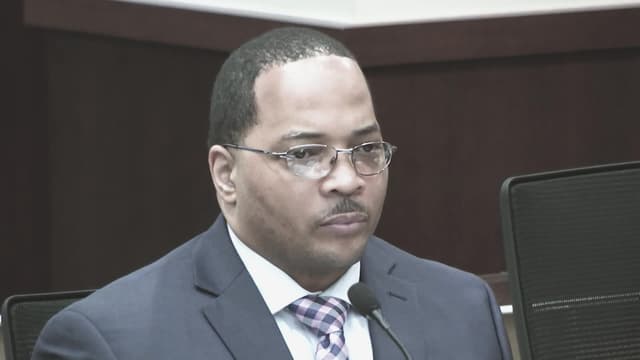 S01:E19 - Henry Segura