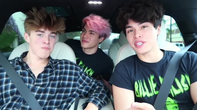 S06:E12 - Ding-Dong Ditching My Friends / Winning-the-Lottery Prank!