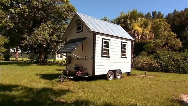 S02:E13 - After Setbacks, a Florida Family Goes Tiny to Regain Their Financial Freedom