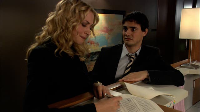 S01:E02 - The Parking Spot