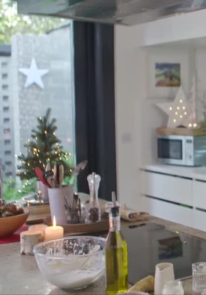 S01:E07 - Donal's Christmas poster