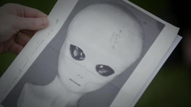 S01:E07 - Roswell: The First Witness - the Writer