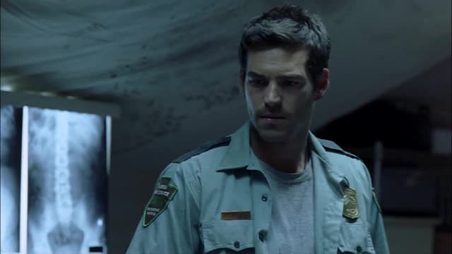S01:E02 - Lights Out