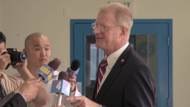 S01:E21 - You Know No One Can Hear You, Right?