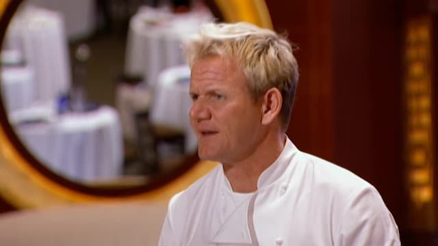 S06:E01 - 16 Chefs Compete