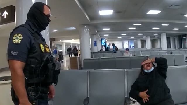 S01:E11 - Airport Arrests