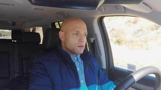 S03:E05 - Close Encounters