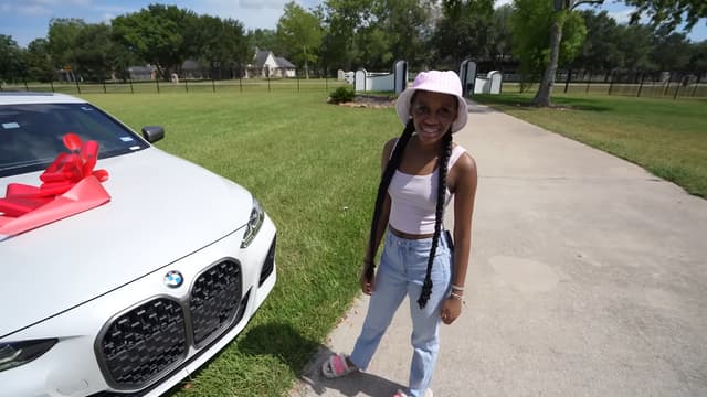 S01:E07 - Back-to-school Gift