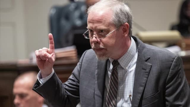 S01:E03 - From a Life of Power to a Life in Prison