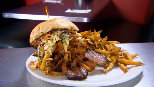 S03:E24 - La Cubana, the Bull BBQ Pit, Garrison House