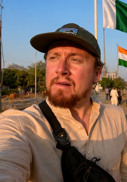 S01:E05 - Traveling to the Pakistan and India Border in 2025 poster