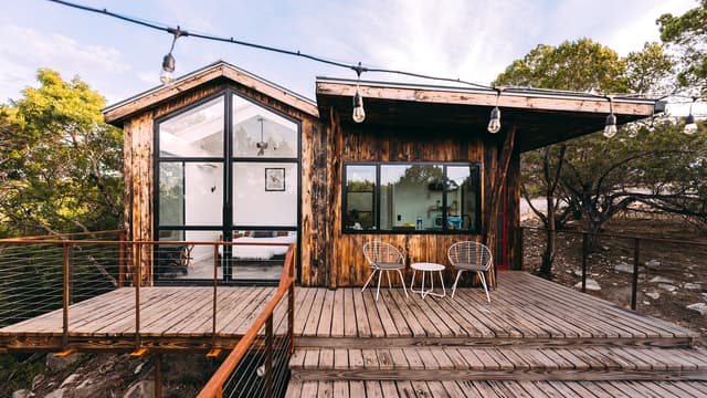 S04:E05 - Mini & Modern in Marble Falls & Cabins and Caves