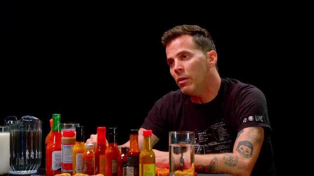 S04:E03 - Steve-O Tells Insane Stories While Eating Spicy Wings