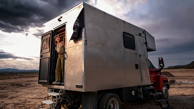S01:E10 - Think Outside the Box Truck