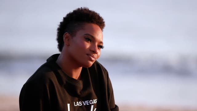 S06:E17 - The Naked Hustle