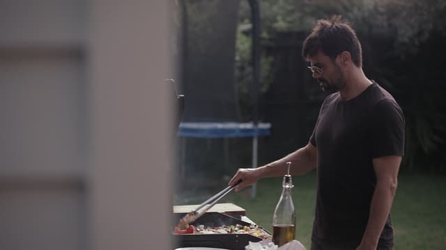 S01:E01 - Food