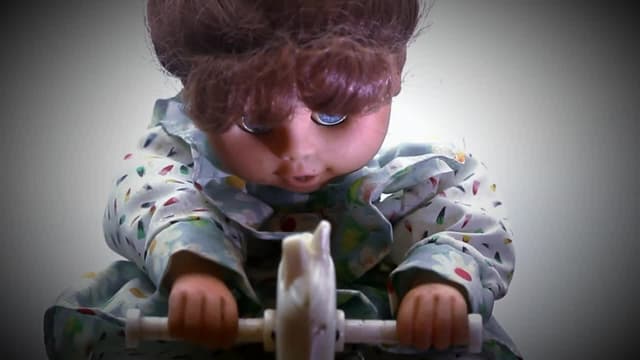 S06:E02 - Ghost Photobombs Kids