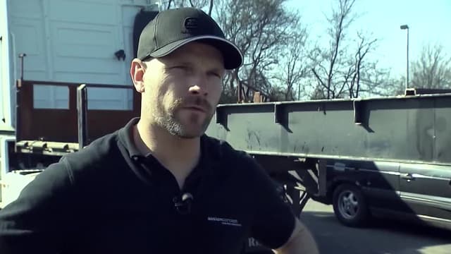 S02:E11 - The New Stunt Convertible