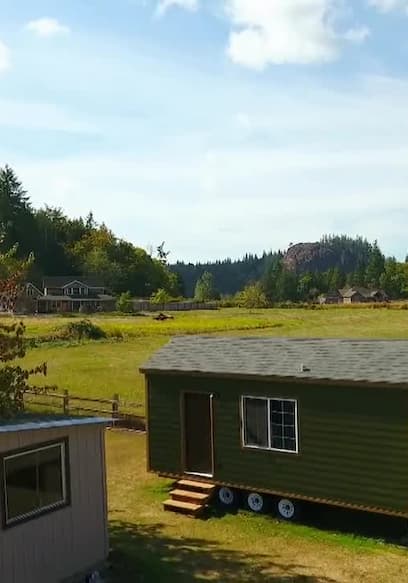 Watch Tiny House, Big Living S07:E13 - Tall Man Tiny House - Free TV