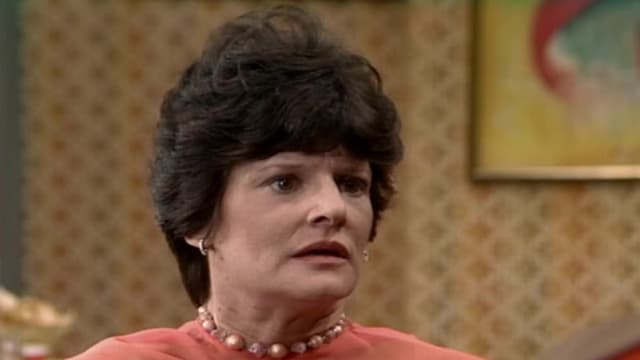 S02:E216 - Schneider Loves Ginny