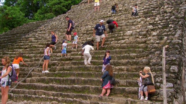 S04:E09 - The Party Continues