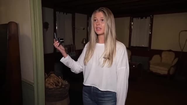 S04:E08 - The Night We Talked to Demons