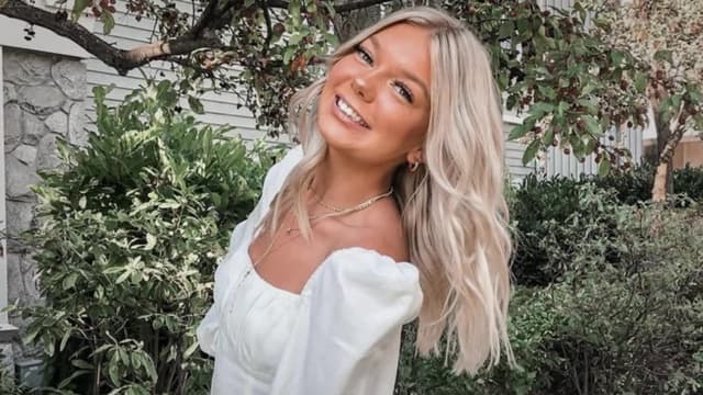 S01:É10 - S01:E10 - Murder in a College Town