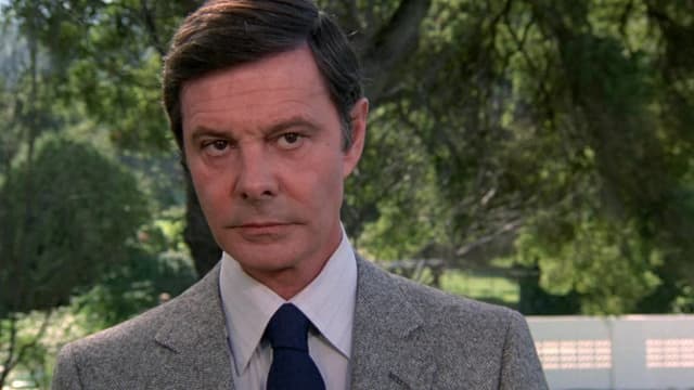 S04:E22 - Nips & Tucks