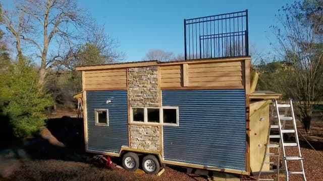S05:E09 - Tiny Adventure House