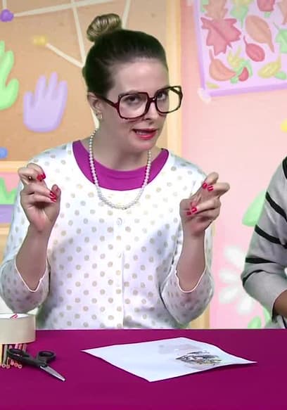 S01:E05 - Alice in Wonderland Craft - Snow Globe W/ Crafty Carol & Ms. Booksy poster