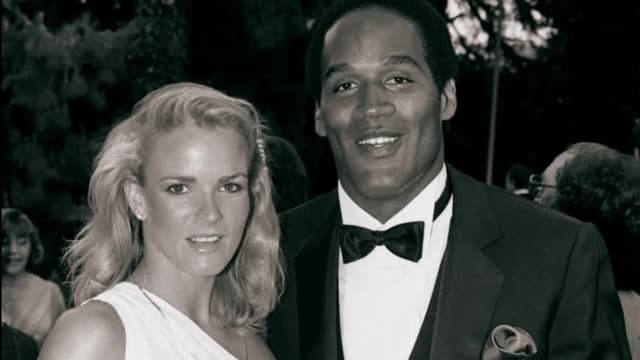 S01:E01 - O.J. and Nicole: A Tragedy