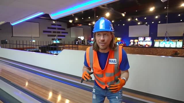 S01:E10 - Bowling for Kids / Handyman Hal Explores Bowling Alley / Fun Videos for Kids