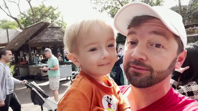 S02:E01 - Family Disney Adventure / Bedroom Baseball