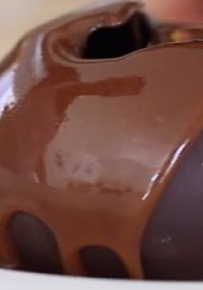 S01:E01 - The Chocolate Ball & Chocolate Caramel Macarons Featuring Chris Thompson poster