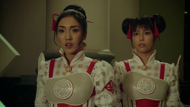 S01:E02 - Close Relations