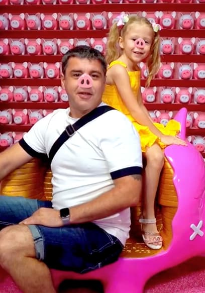 S01:E10 - ¡Nastya y papá: viajes, juguetes y aventuras de disfraces! poster