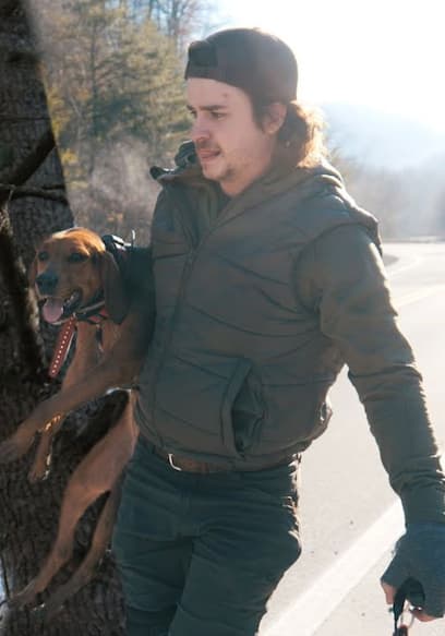 Affiche de S01:E01 - This Bear Is WILD!!! - Bear Hunting With Dogs