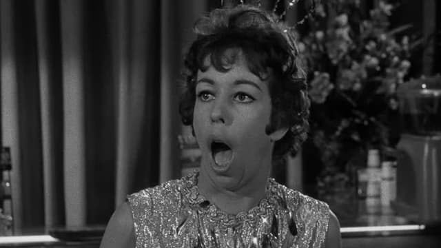 S03:E37 - Cavender Is Coming