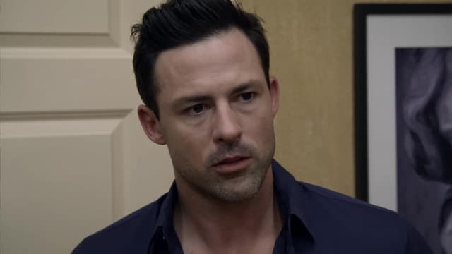 S02:E13 - 2 Funerals