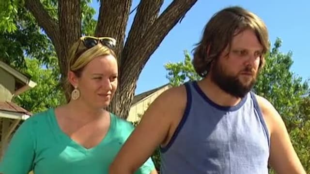 S02:E11 - Backyard Living Room