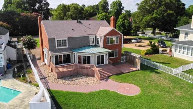 S06:E10 - Hampton, Virginia House Hunt