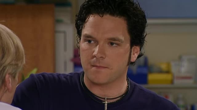 S05:E02 - The Show Must Go On