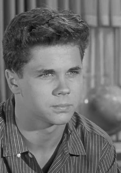 Watch Leave It to Beaver S03:E34 - Beaver the Model - Free TV Shows | Tubi