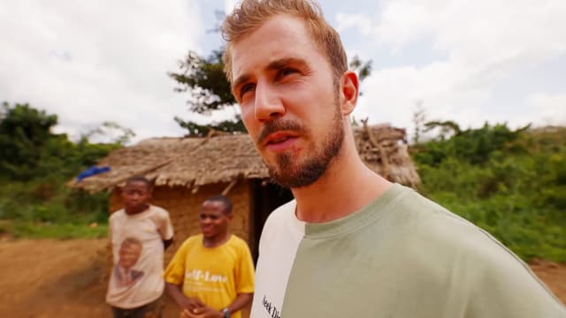 S01:E10 - Alone in Africa