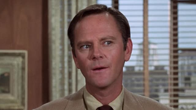 S06:E10 - Daddy Comes to Visit
