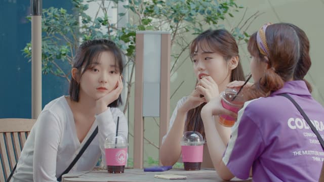 S01:E04 - Calling for a Diet Between Salad and Bibimbap / Rooster Drowned in Wine, Coq Au Vin