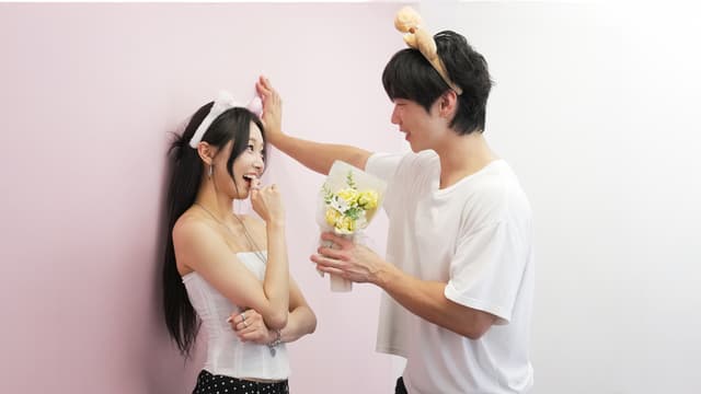 S03:E02 - Let's Go on a Date