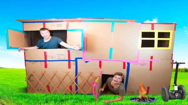 S01:E02 - World’s Biggest Box Forts!