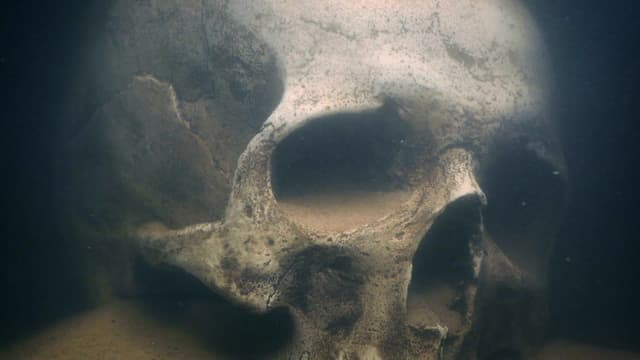 S03:E06 - Sacred Bones