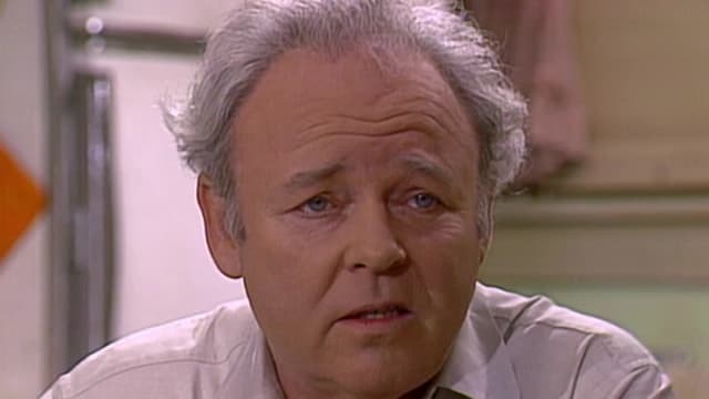 S07:E17 - Archie's Chair